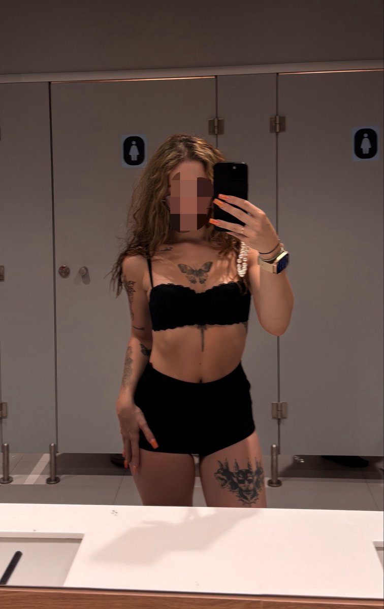 PaniMarbella's tweet photo. Chce frajera i pod swój bucik na zawołanie 😈🔥 

Telegram demuriex https://t.co/vtAnsCHJZw