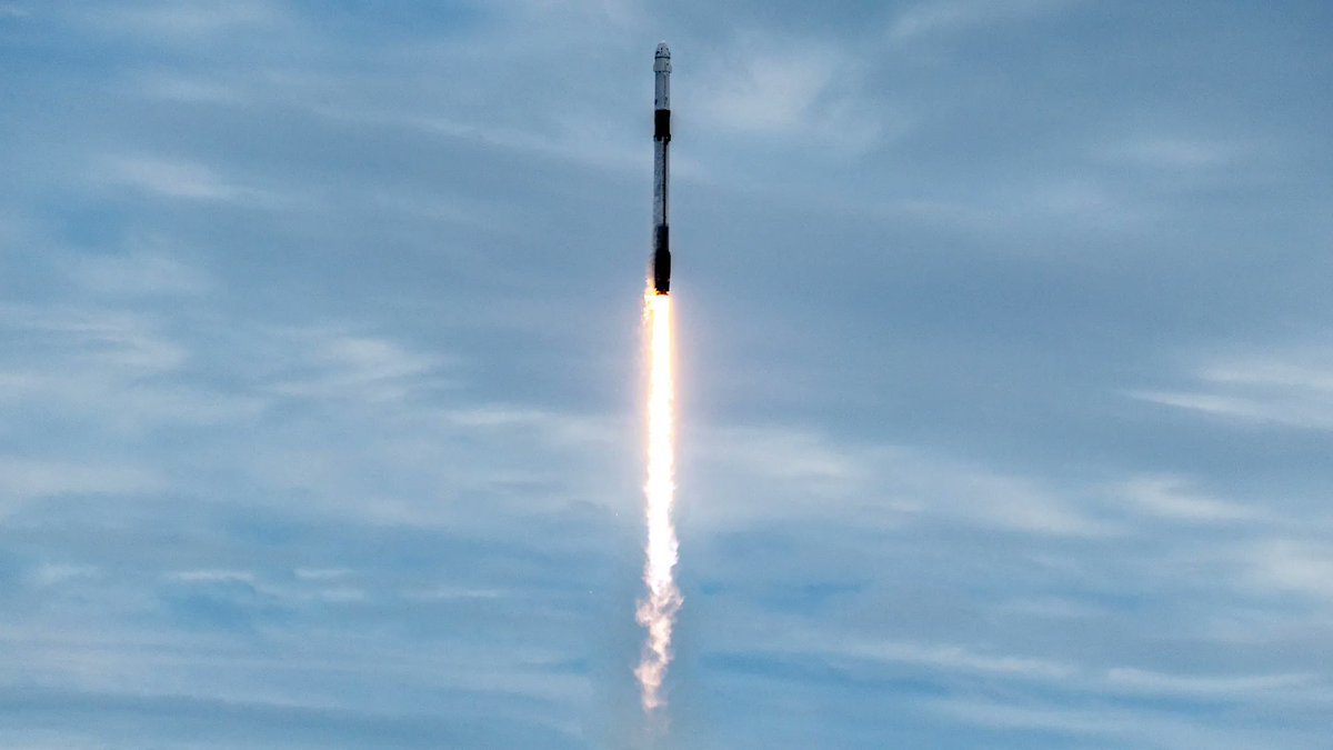CarlChe29825344's tweet photo. SpaceX 的猎鹰 9 号火箭将四名宇航员送往国际空间站
2026 年 10 月 1 日，SpaceX 的猎鹰 9 号火箭从佛罗里达州卡纳维拉尔角太空军基地的 40 号航天发射场发射升空，将四名宇航员送往国际空间站，执行 NASA 的 SpaceX Crew-13 任务。 https://t.co/DposDMfwO9