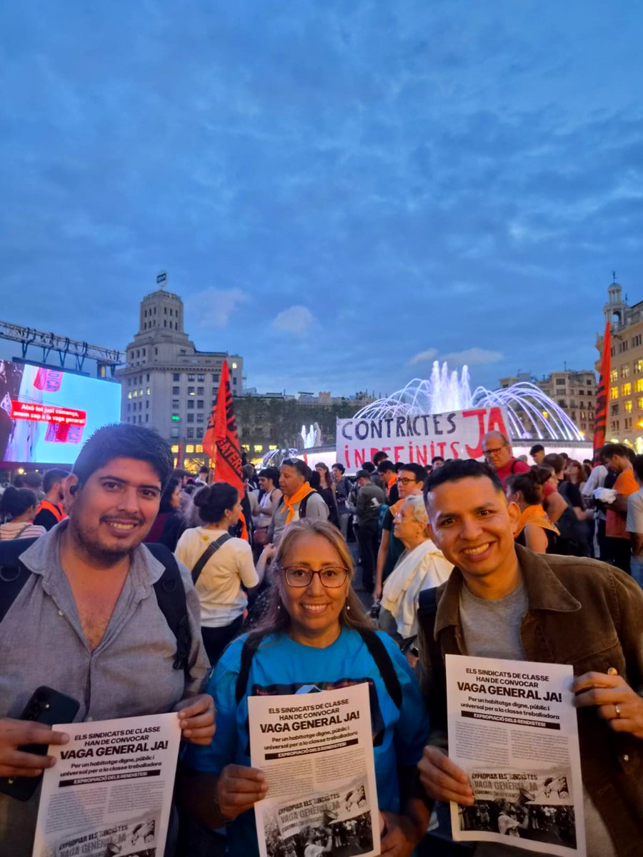jorgeluisespin_'s tweet photo. Avui a Madrid Junts, PP i Vox han tombat els decrets d'habitatge. Han triat els fons voltor. Jo trio les meves veïnes i els meus veïns.

La resposta és i serà sempre al carrer, per un habitatge digne. Orgull de Barcelona. ✊ https://t.co/0gqXmEnUEy