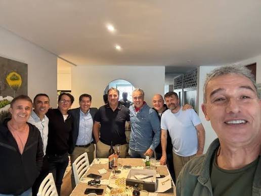 jcviveros_07's tweet photo. @diegonoticia La gente en cuestión. https://t.co/6qViyOzw5N