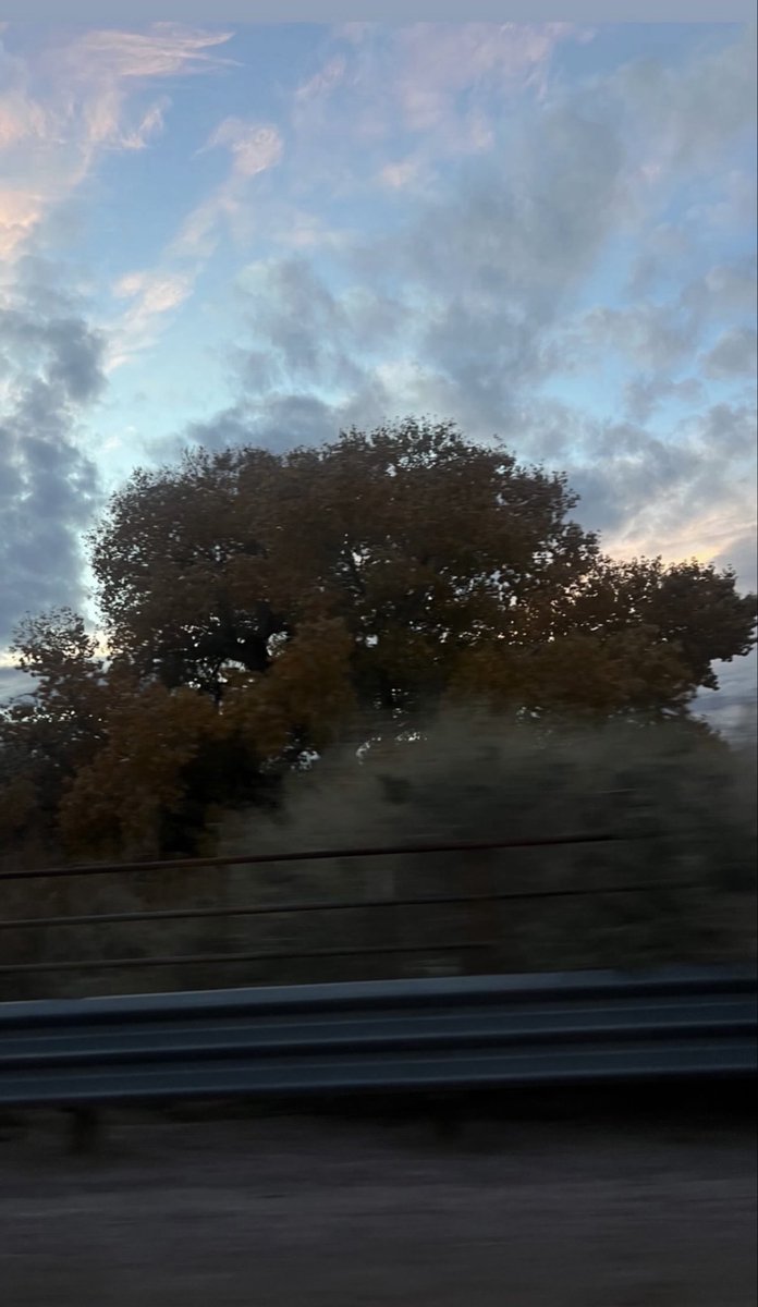 glowingnpink's tweet photo. October how I missed u https://t.co/FC98YNuK8R