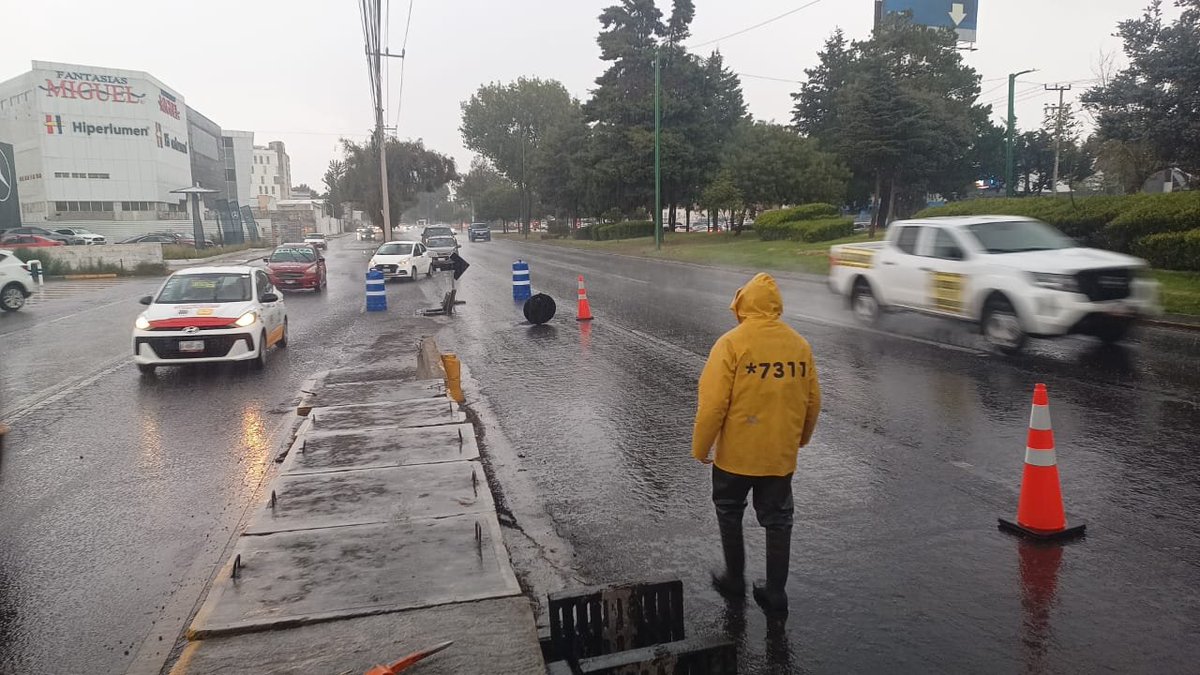 MetepecOPDAPAS's tweet photo. El OPDAPAS de Metepec y el grupo Tlanchana se encuentran atentos ante cualquier eventualidad de lluvia.
#EstamosEnLaRuta 
@FerFlores_Emp 
@MetepecGobierno https://t.co/lTMjriKexb