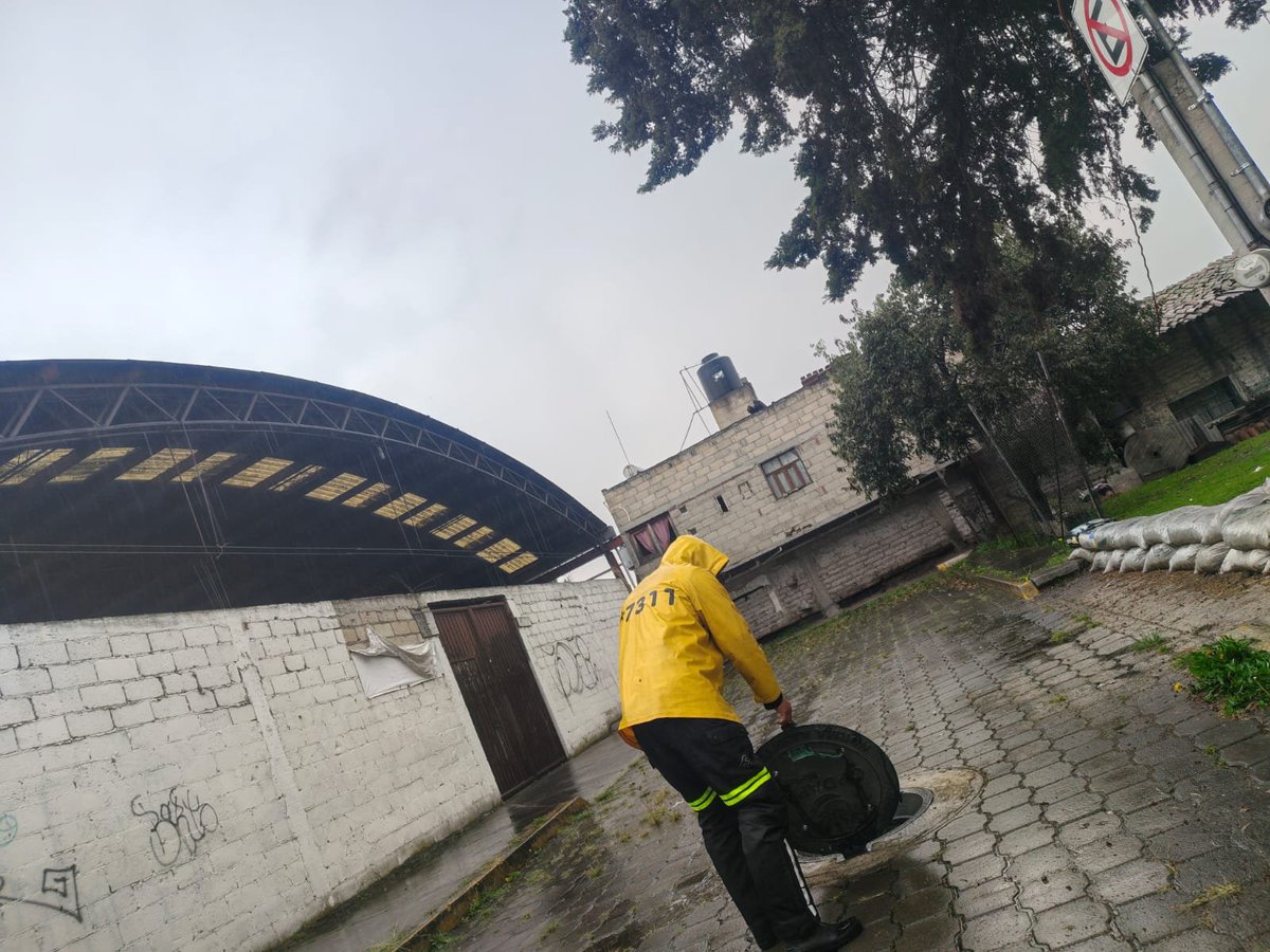 MetepecOPDAPAS's tweet photo. El OPDAPAS de Metepec y el grupo Tlanchana se encuentran atentos ante cualquier eventualidad de lluvia.
#EstamosEnLaRuta 
@FerFlores_Emp 
@MetepecGobierno https://t.co/lTMjriKexb