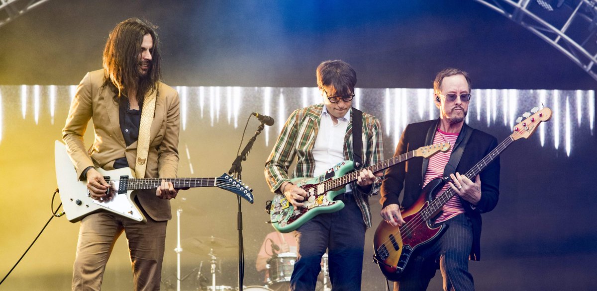 CFOXvan's tweet photo. Weezer Settles the Debate: Here’s Their Best Album [WATCH]: https://t.co/htzINNJ2j3 https://t.co/tueQDEAM0p