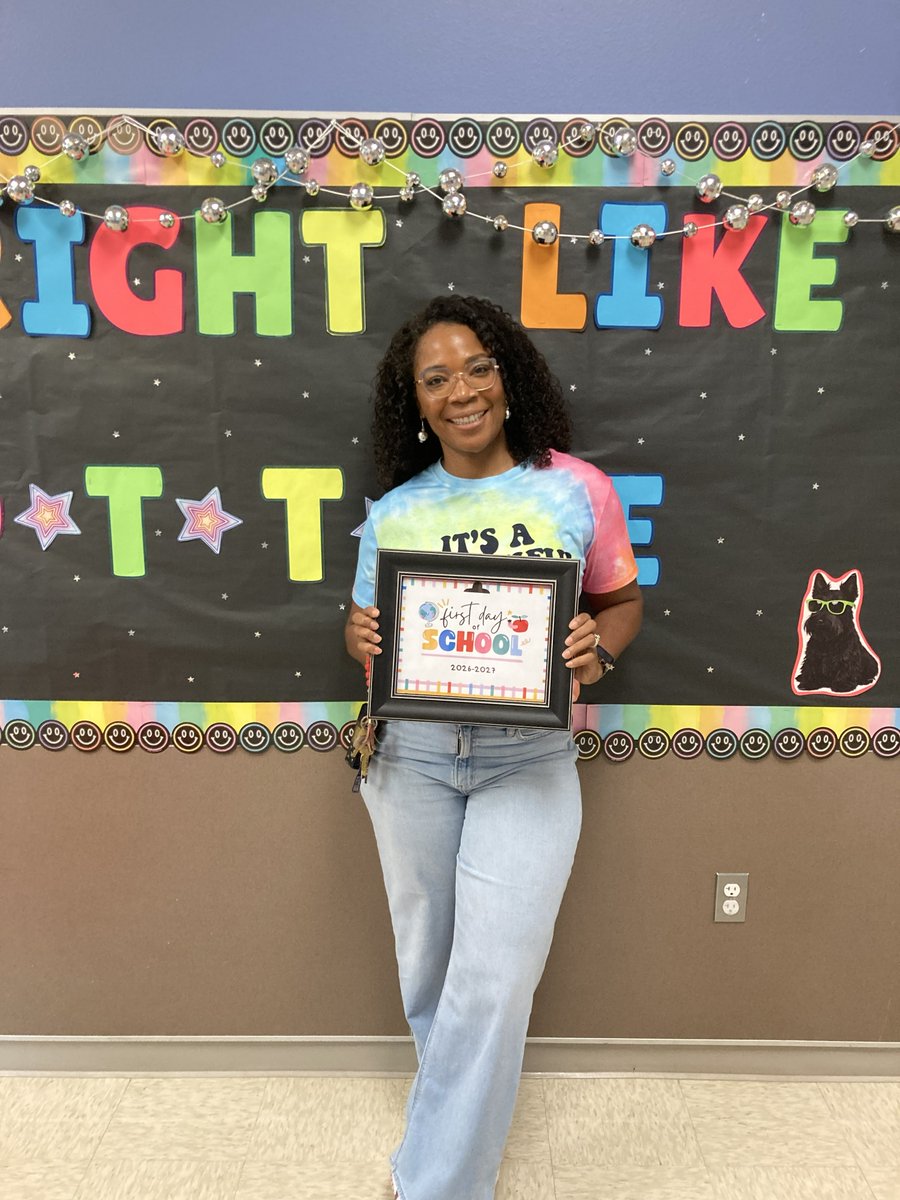 theScottieScoop's tweet photo. We are so grateful for our very own Mrs. Williams! She has devoted her career to education and works tirelessly alongside our staff to ensure every Scottie feels safe, loved, supported, and successful.

Thank you, Mrs. Williams, for leading with heart!
#TempleISDProud https://t.co/5PvorrYA9J