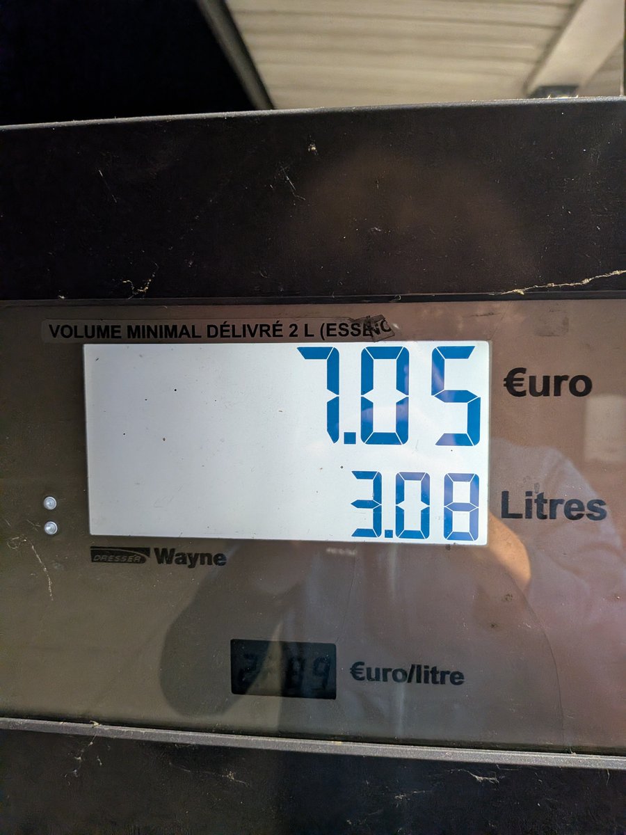 delt4ri0n's tweet photo. Je suis allé faire le plein regardez cb à mis la personne avant moi https://t.co/2qLIkNARWU