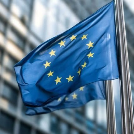 coinbureau's tweet photo. 🇪🇺NEW: Stablecoin giant Circle is PUSHING BACK on Europe's crypto rules.

The $74B USDC issuer says ONLY 3 of the world's 25 biggest stablecoins are regulated under MiCA, keeping the largest ones outside Europe's regulatory reach.

It wants the EU to replace the requirement that issuers hold 30% to 60% of reserves in bank deposits with a more flexible liquidity rule, siding with the European Central Bank.

Circle also wants to scrap limits that it says would force large issuers to spread reserves across dozens of banks.

The EU is expected to overhaul MiCA in 2027.