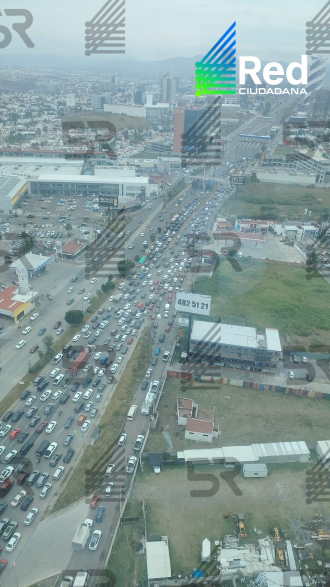 laredcincoradio's tweet photo. #ReporteRed🚗🚨|| Se registra tráfico en la caseta con dirección a Lomas, debido a un choque en la lateral. Tome precauciones al circular por la zona. https://t.co/RoUDys2H2u
