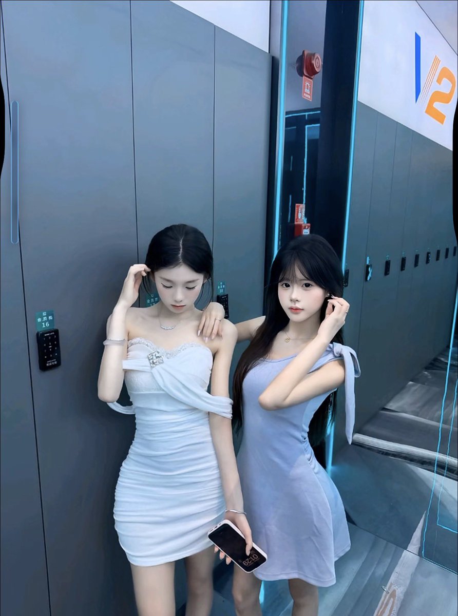 amanda55ac8's tweet photo. 这个点还有人睡不着的嘛？

继续让你们感受N倍的快乐

不要🚪不要📷！！！  

誰要銳評闺蜜双排的福照！
粉不粉你們說！！📷 🥰 https://t.co/N3WsfuAIPf