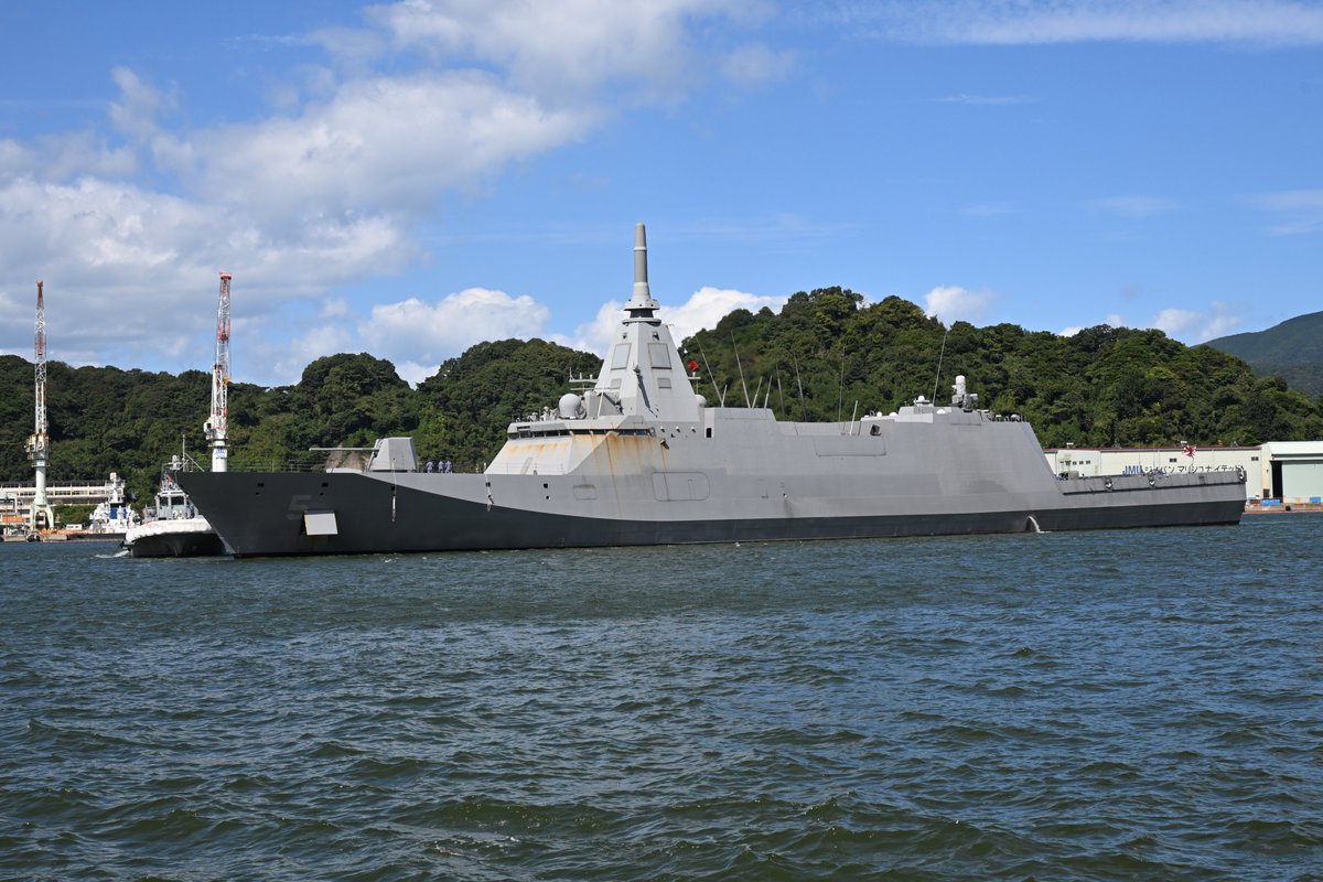 JN3ECU_HIGASHI's tweet photo. 舞鶴に行ってきた。
ステルス護衛艦、烏帽子のようなユニコーンアンテナ！
#アマチュア無線 で電波出させてちょーだい！
ひゅうが　や　ましゅう　もいた。 https://t.co/LMEl6rkrW7