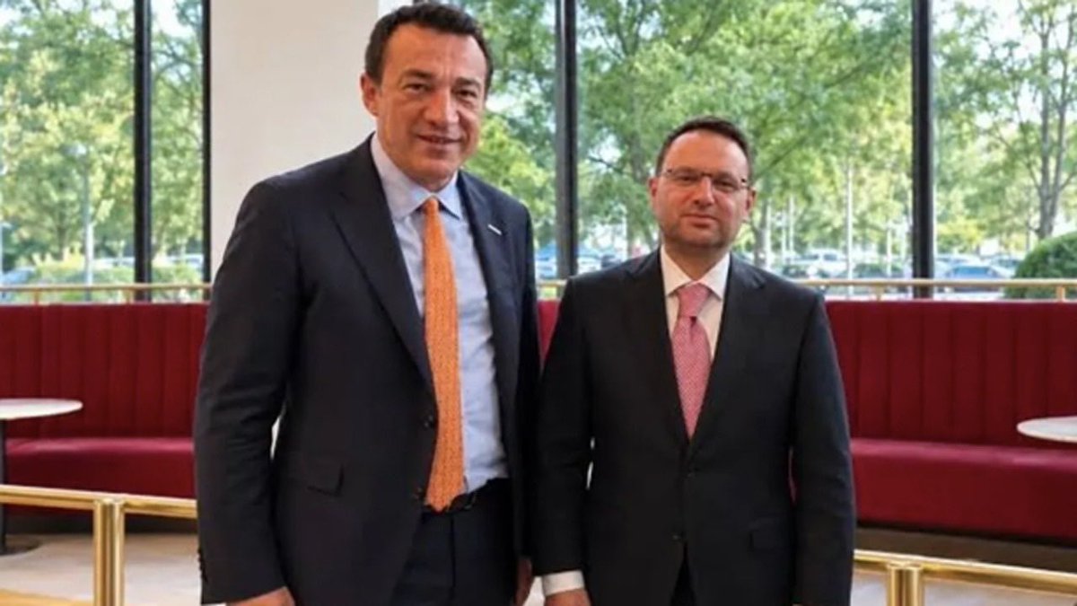 girayto's tweet photo. Şu fotoğrafta Akın Gürlek yerine İmamoğlu veya Özgür Özel olsaydı,

-Casusluk soruşturması
-Dolandırıcılık
-Kara para aklama
-Örgütlü suçlar

Bunlara bişey yapışmıyor https://t.co/W2u7j0XKAv