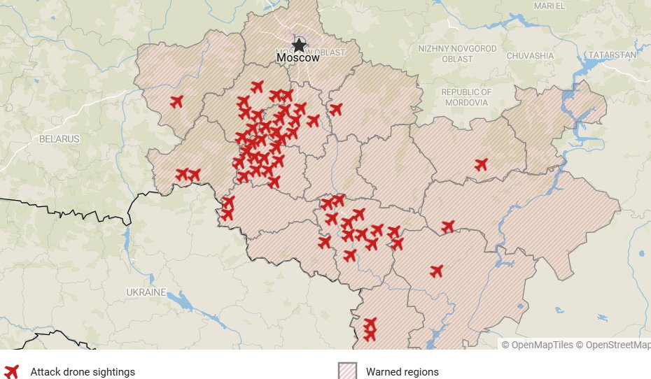 Osinttechnical's tweet photo. After scoring a number of hits last night, Ukrainian forces are mounting another large Friday-night drone raid into Russia. 

Hundreds of Ukrainian drones are operating in Russian airspace, with one raid towards the Moscow area and another into the Volga River valley. https://t.co/cohtqczo2b
