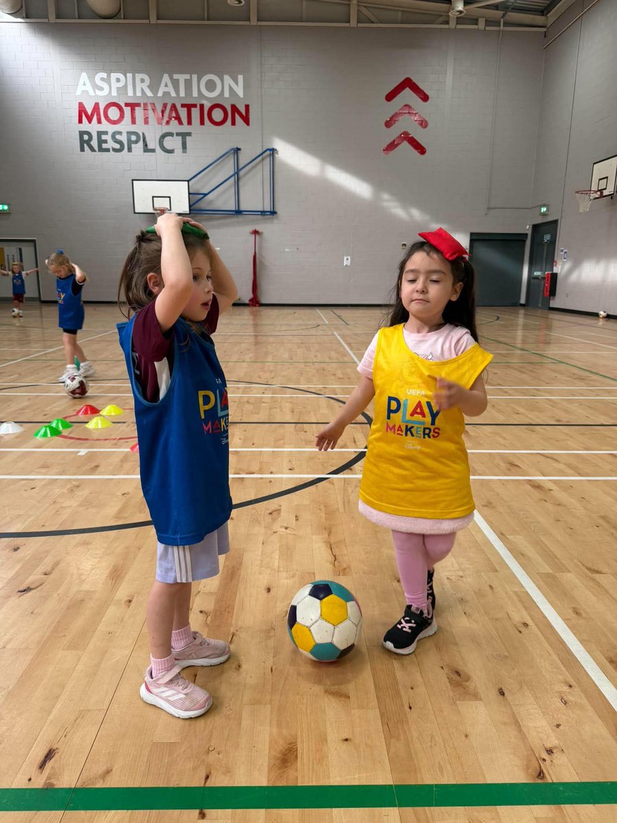 Bonessunitedcfc's tweet photo. @UEFA @Disney playmakers fun with cones &amp; bean bags stealing ideas from @CoachDavidBaird I think coaches had more fun @ScotFACentral @J10Lauren https://t.co/8LnXITpwXY