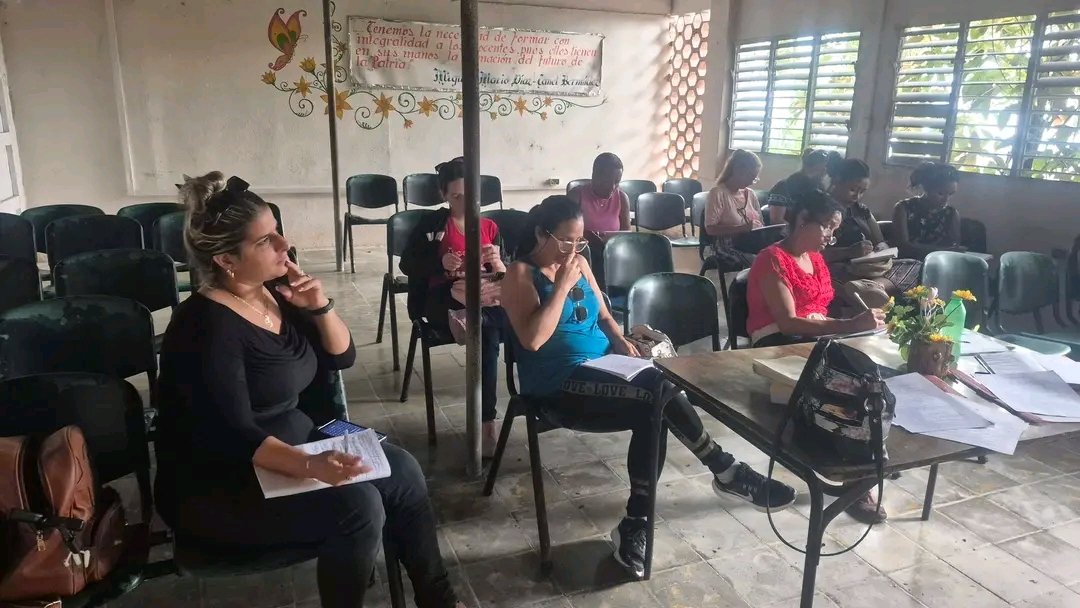 InfanciaSancti's tweet photo. La preparación docente en la primera infancia es fundamental porque en esta etapa se construyen las bases del desarrollo cognitivo, emocional y social. #LaPrimeraInfanciaImporta #SanctiSpiritusEnMarcha #CubaMined @ArmasAndre9474 @YosvanyRodrgu11 @BerroaMunoz @FarfanPina @dpesanct https://t.co/6Pr3PNaaPi