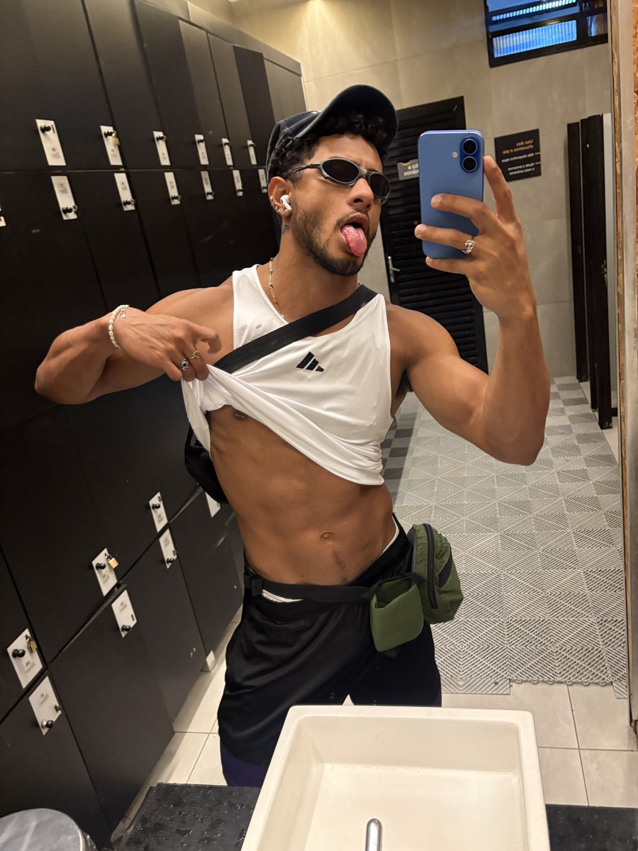 MrBENNYOF's tweet photo. Um bom garoto com seu ótimo trabalho 

A Good j0b🧞‍♂️✨ https://t.co/rXTuxDyotw