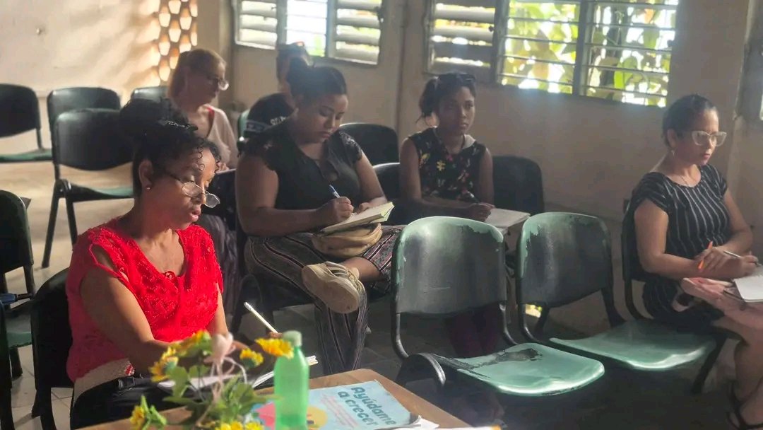 InfanciaSancti's tweet photo. La preparación docente en la primera infancia es fundamental porque en esta etapa se construyen las bases del desarrollo cognitivo, emocional y social. #LaPrimeraInfanciaImporta #SanctiSpiritusEnMarcha #CubaMined @ArmasAndre9474 @YosvanyRodrgu11 @BerroaMunoz @FarfanPina @dpesanct https://t.co/6Pr3PNaaPi