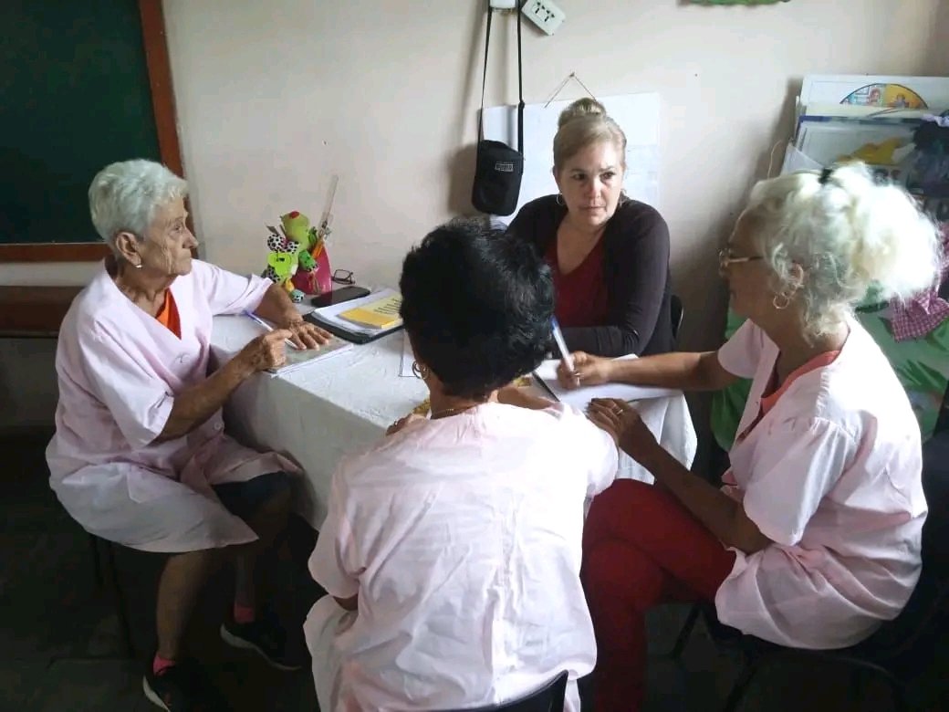 InfanciaSancti's tweet photo. La preparación docente en la primera infancia es fundamental porque en esta etapa se construyen las bases del desarrollo cognitivo, emocional y social. #LaPrimeraInfanciaImporta #SanctiSpiritusEnMarcha #CubaMined @ArmasAndre9474 @YosvanyRodrgu11 @BerroaMunoz @FarfanPina @dpesanct https://t.co/6Pr3PNaaPi