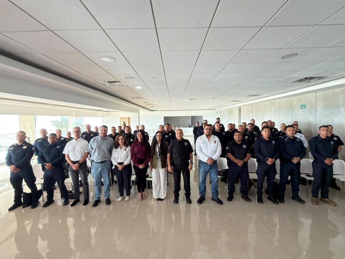 sspdgo's tweet photo. 1) Elementos de #MandosCoordinados de 38 municipios del Estado de #Durango, recibieron capacitación  por parte de  la Secretaría de  Seguridad Pública a través del Programa #LíneaAmarilla, brindándoles cursos de prevención del suicidio “Mentes Sanas Entornos Seguros”, https://t.co/v7gxbOvDce
