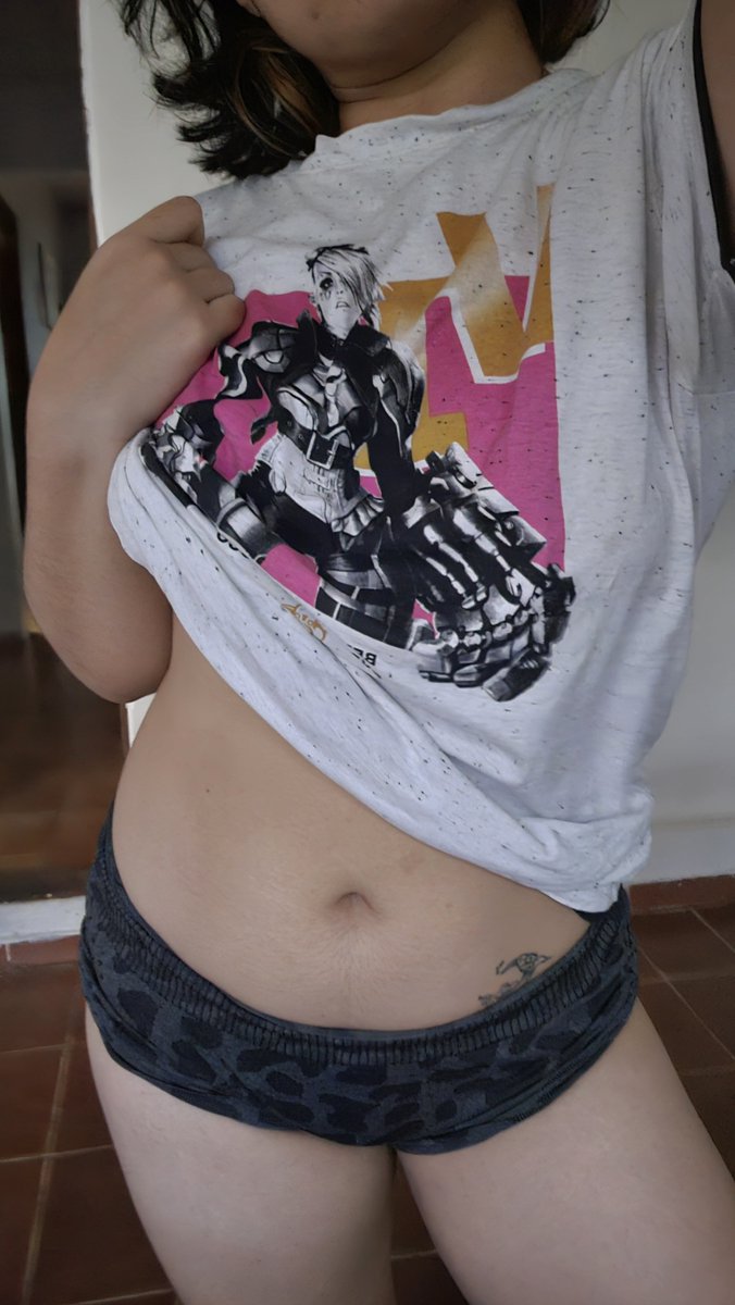 Maki315_'s tweet photo. Camisa de nerdola https://t.co/hrAj8JtsDb