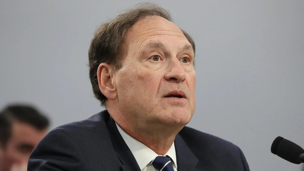 PollTracker2024's tweet photo. Samuel Alito tells CBS News that he lost friends over his decision to overturn Roe v Wade

Link to interview: https://t.co/o11Lw1xQg0 https://t.co/GhhpzdrdEt