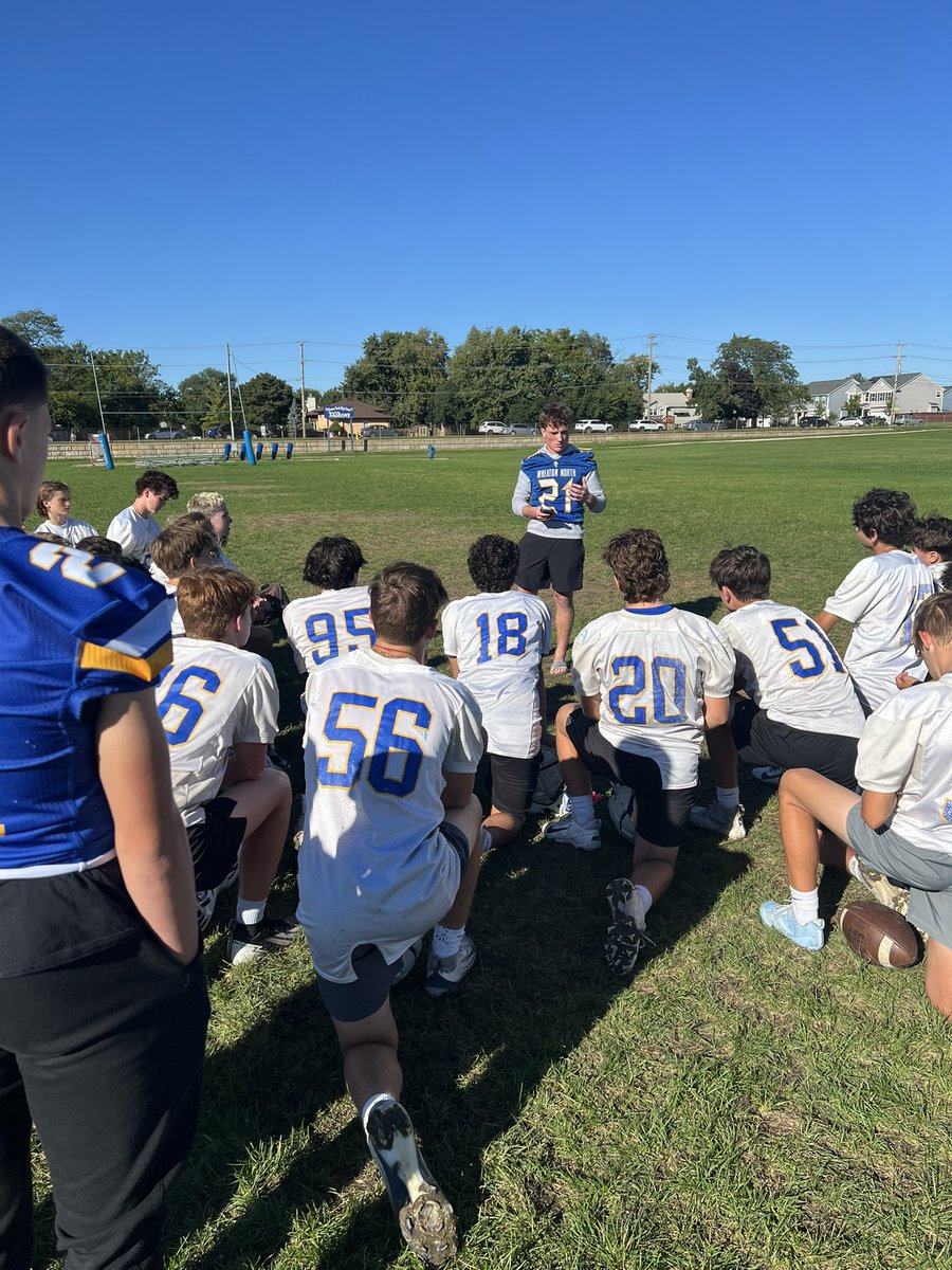 FroshWnhs's tweet photo. Thank you to senior, Mac Murray for sharing his football experiences as the sixth #FalconTalk speaker of the season! #AlwaysAFalcon #Dominate #Swarm @Coach_Pearlman @CoachBellini https://t.co/1kNhdLeM6p
