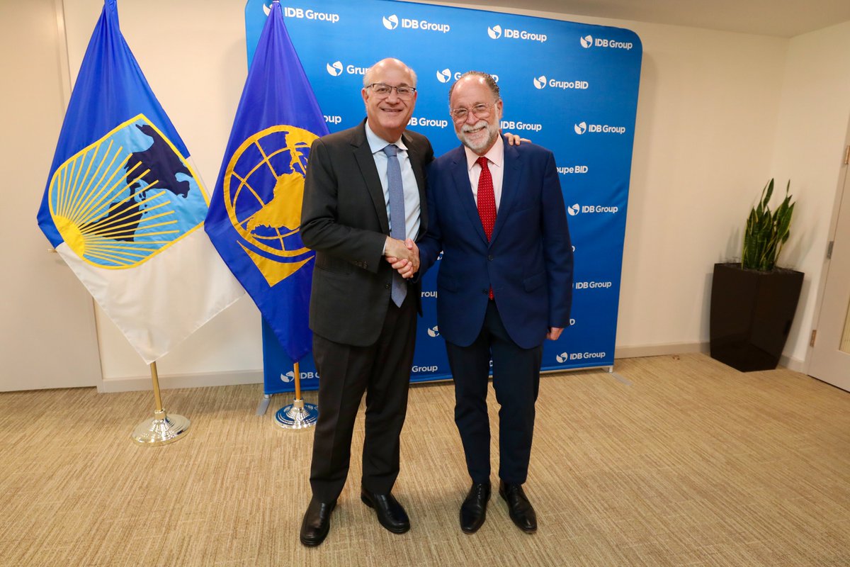 igoldfajn's tweet photo. Nice to meet my friend @ricardo_hausman at the IDB headquarters.  
------------------
Encantado de encontrarme con mi amigo Ricardo Hausmann en la sede del BID.
--------------------
Muito bom encontrar meu amigo Ricardo Hausmann na sede do BID. https://t.co/UOR1O4NGVS