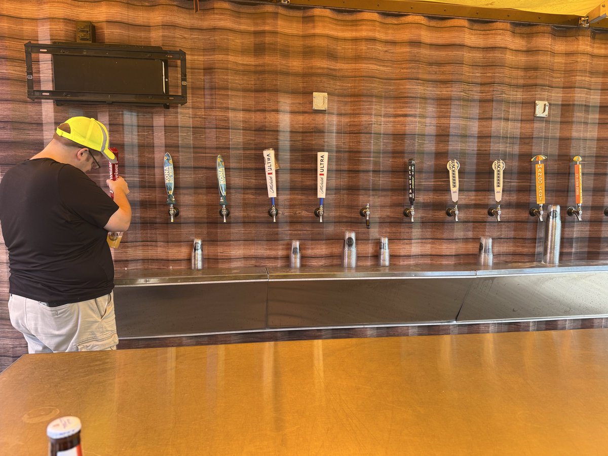 Jan812314's tweet photo. Of course, no Anheuser Busch brewery tour would be the same without free samples at the end. Plus, a bottle right off the bottling line to take home!

It doesn’t get much fresher than this!  I’m so glad I got to do this tour!

Cheers! 🍻
#AnheiserBusch
#ThisBudsForYou 
#StLouis https://t.co/hyFiHf8boL
