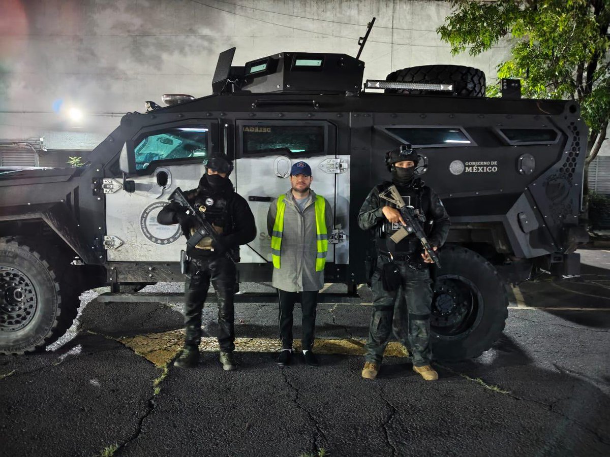HafidCEspinosa's tweet photo. MÁS VALE PRESO EN MANO QUE LIBRE CON LA VERDAD EN LA BOCA. ¿O NO?
Detienen en Zapopan a Miguel Ángel Solano Ruiz, “Capitán Sol”, operador central del huachicol fiscal. El mismo que declaró que un buque era “tema de @AndyLopezBeltra : el mayor traficante de influencias de este país, hijo de @lopezobrador_.
Mientras @ErnestinaGodoy_ alega “falta de elementos” para investigar a Andy.
Esto no es justicia. Es contención procesal: inmovilizar al testigo, forzar su declaración y blindar al verdadero beneficiario del régimen. El Estado de Derecho se doblega ante el poder.