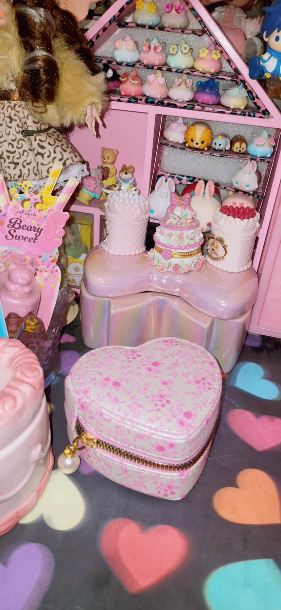 Miichel701's tweet photo. #heart #hearts #heartcase #Containers #girly #heartContainers #case #heartcase #heartbox #heart #coquette #imjustagirl #trinketbox #JewelryBox #decor #aesthetic #kawaii #collectibles #collector #pink #collection #heartthings #heartshape #travel #traveljewerlrybox #pinkleather https://t.co/QJCBw89bPZ