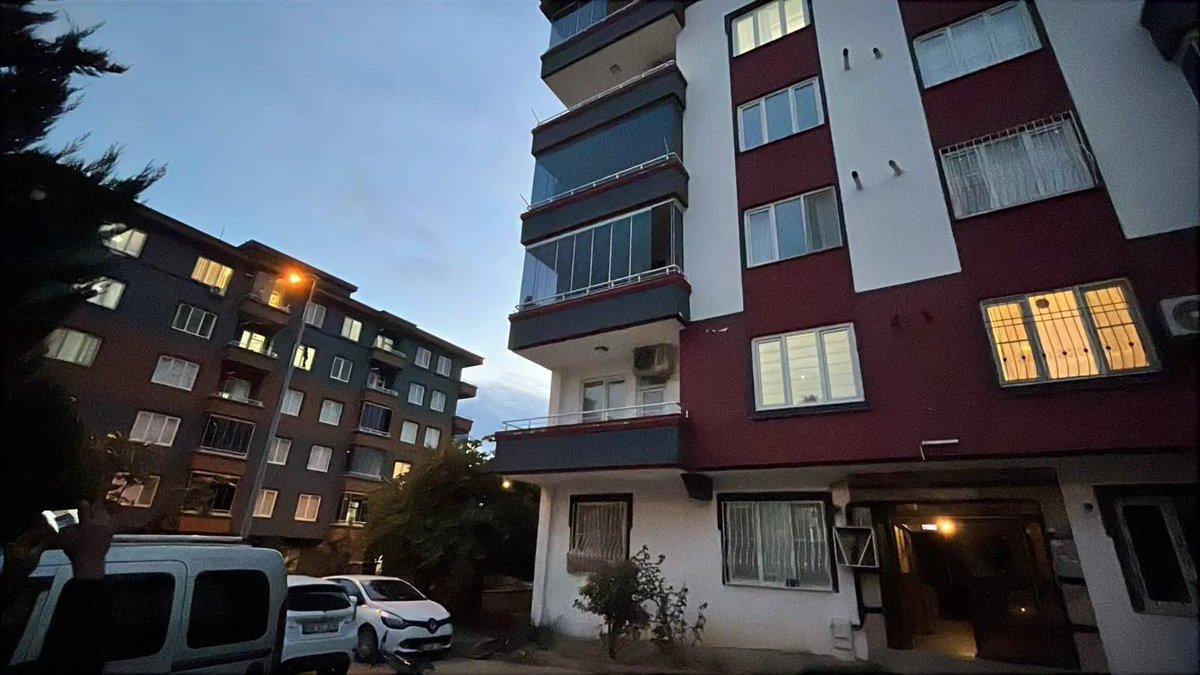 t24_com_tr's tweet photo. Gaziantep’te şüpheli olay: Tüm aile pencereden düştü

https://t.co/1851ANwBrS

https://t.co/lMZ8ZI0Zib https://t.co/E5UkQw3QGU