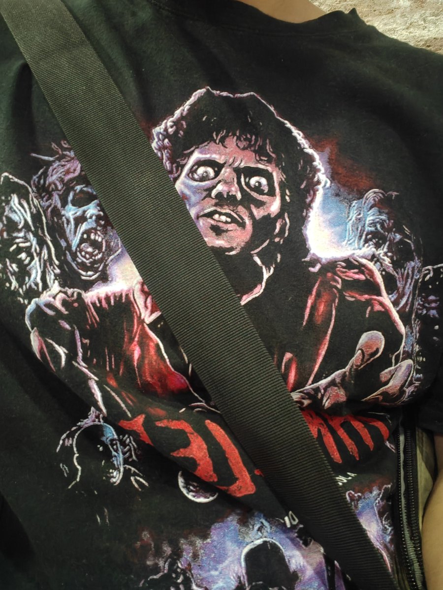 saltiamontes's tweet photo. yo sabía q hoy iba a recibir un cumplido por la camisa q ando puesta y que también me iban a discriminar https://t.co/zG2dOXmsbu