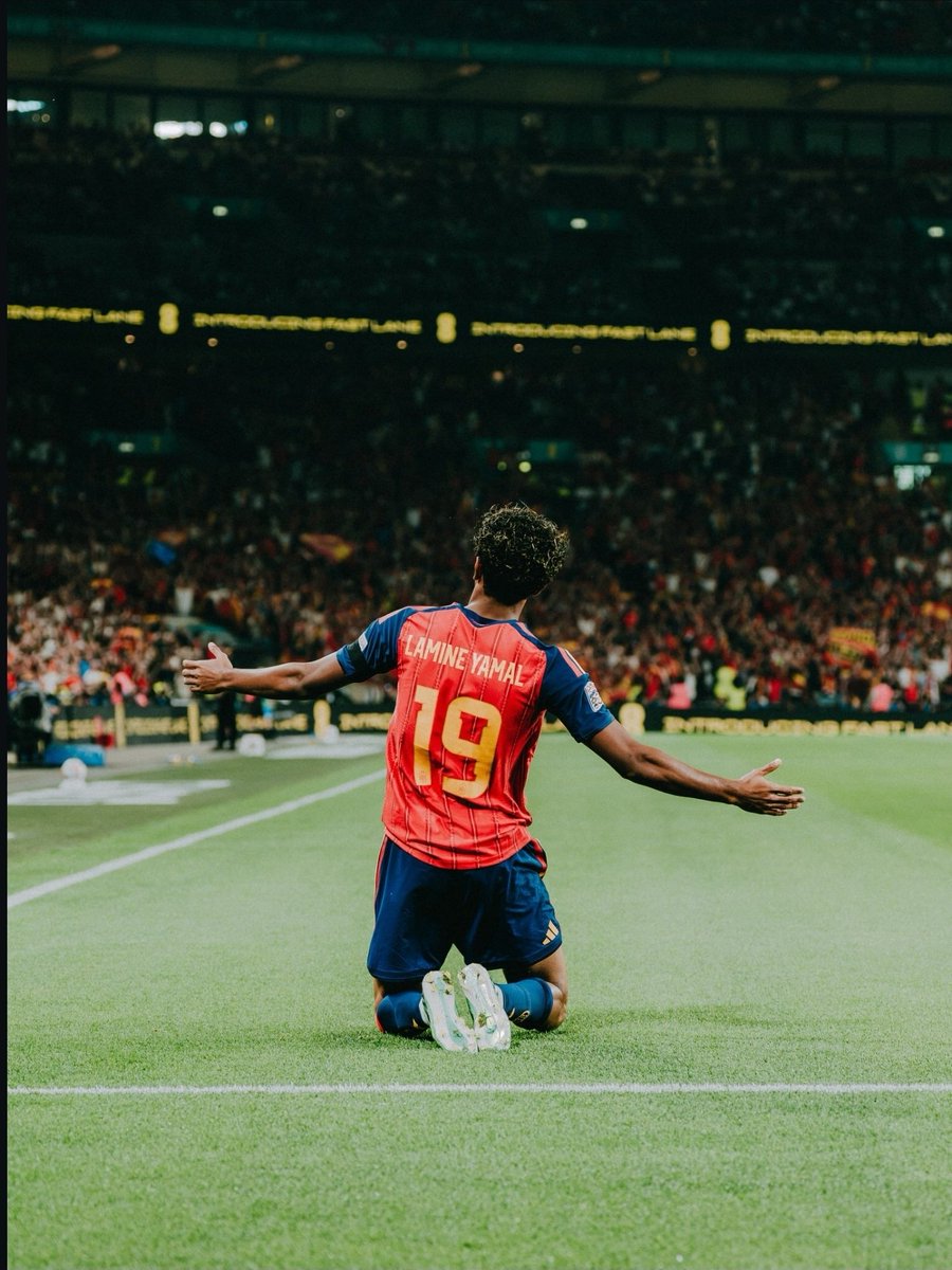 lIMarinII's tweet photo. @PSGINT_ LAMINE YAMAL IS FOOTBALL https://t.co/Mb7fNmPsbj