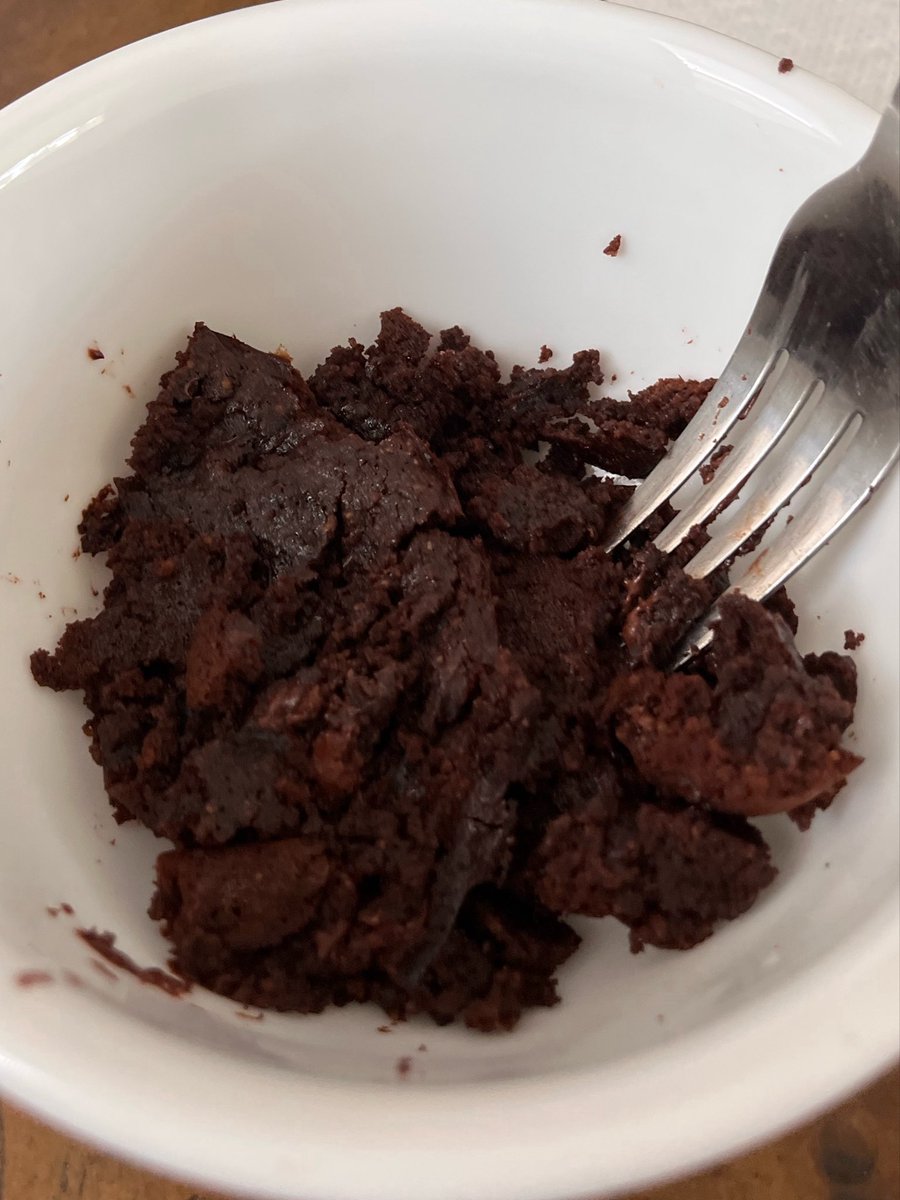 vanillachapstck's tweet photo. bruh i tried making this low cal low carb brownie mix thing i saw it the store but it literally just looks like poo https://t.co/USJRgIWnao