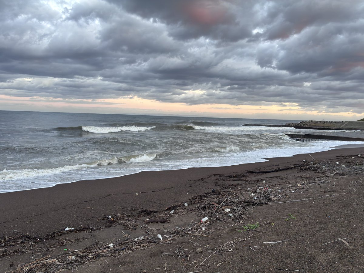 s08ak's tweet photo. 今日の海荒すぎるよー！ https://t.co/6R1rSt56l7
