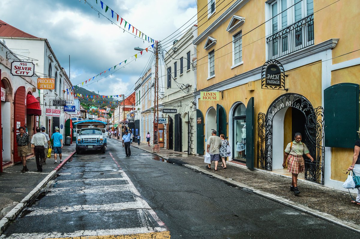ViviSheido's tweet photo. The world is a book, and those who do not travel read only one page. St. Thomas, U. S. Virgin Islands. https://t.co/QGm640AzIN