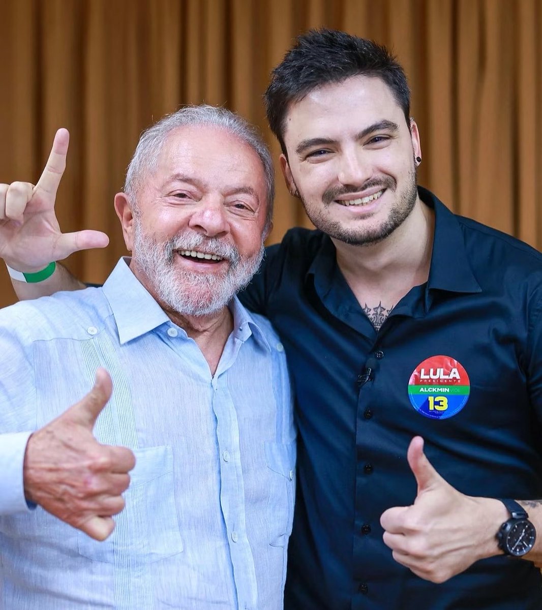SupportFeNeto's tweet photo. O voto é secreto, mas meu ídolo é o Felipe Neto 🤫⭐️ https://t.co/6y5BTBM2v4