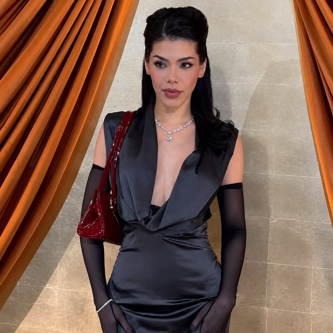 KeniaOsInfo_'s tweet photo. “¡México en París! Kenia Os se lleva los reflectores a su llegada al desfile de Louboutin en la Semana de la Moda de París, como una de las invitadas especiales del día de hoy”, destacó Vogue sobre Kenia OS. 🇫🇷 https://t.co/Y8Ekk2bxfQ