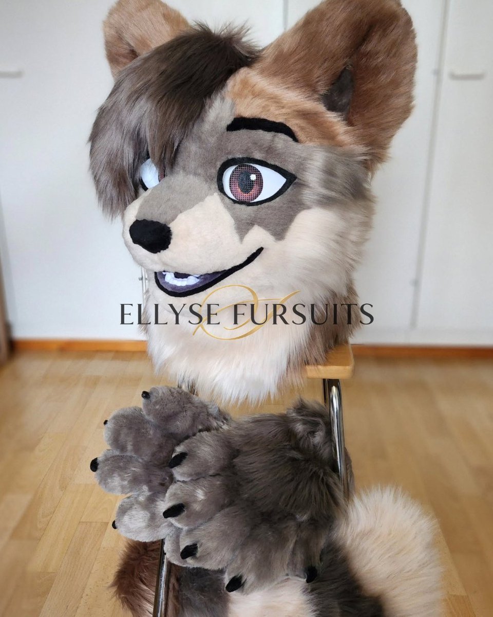 EllyseButttler's tweet photo. I finished a raccoon fursuit mini partial, I've just moved homes recently so it's been very chaotic but I'm hoping to get everything sorted out next week🙏😅 #fursuit #raccoonfursuit #fursuitmaker #furry #commission https://t.co/bNW1DmFf69