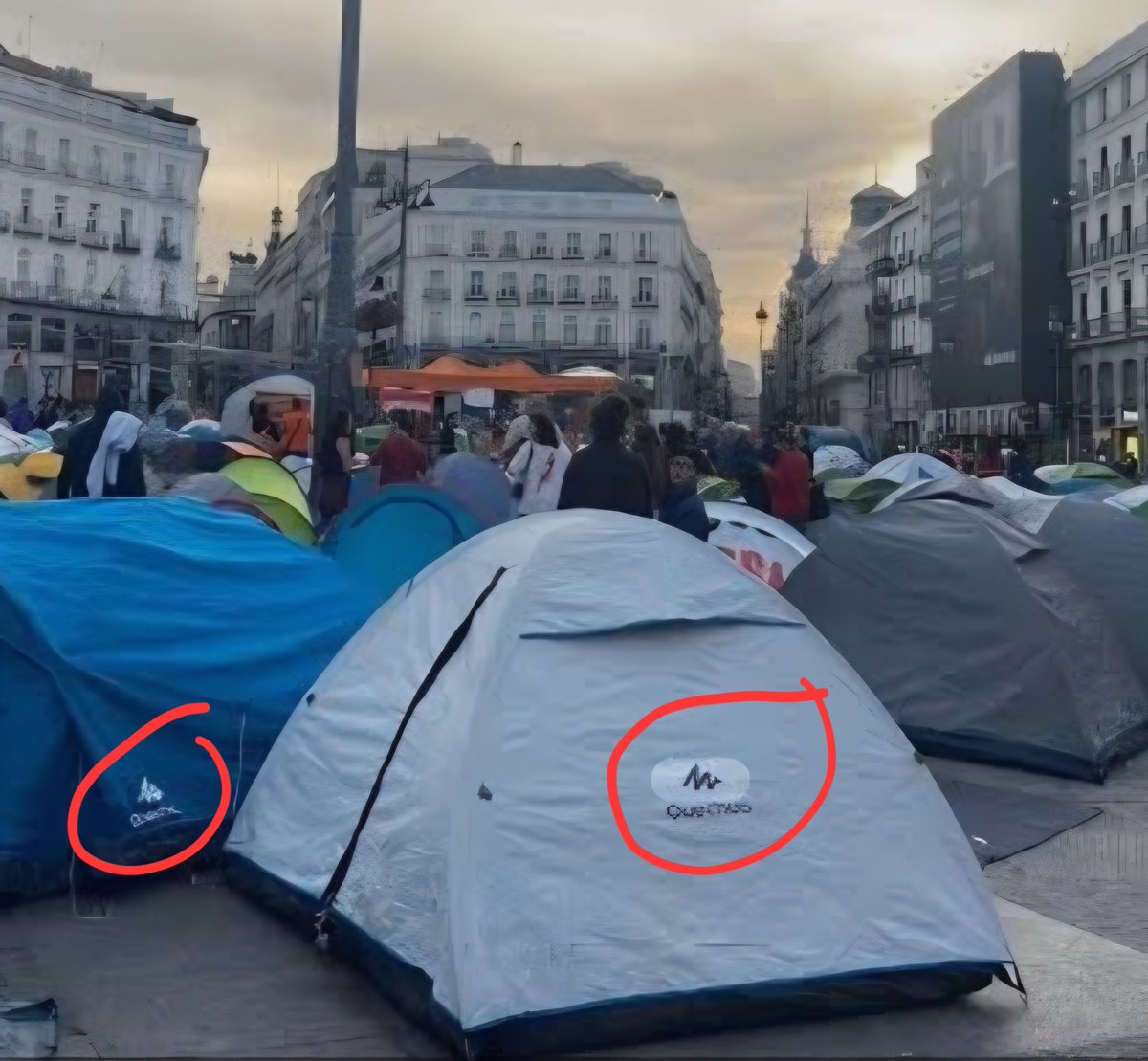antonio_beres's tweet photo. La paradoja de la indigencia intelectual. Las tiendas de campaña Quechua, presentes en casi todas las acampadas de los comunistas/anticapitalistas  pertenecen a una multinacional "buitre”dueña de Decathlon, Leroy Merlín, Alcampo, Norauto y Kiabi, entre otras empresas ¡ignorantes! https://t.co/XL2YGYZt0V