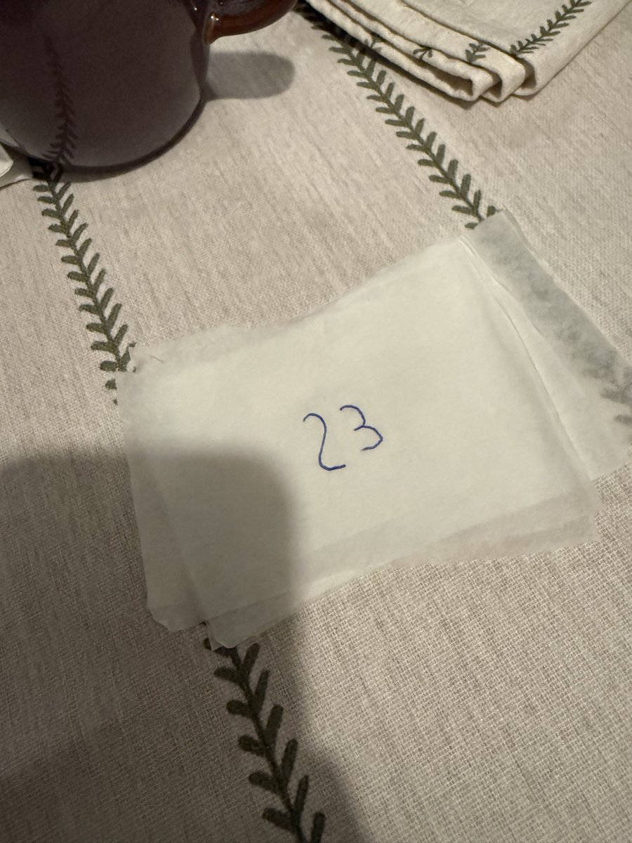 ___zuriii's tweet photo. Me ha tocado adivinar el número del amor 🥰 https://t.co/fC2tBk2qxV