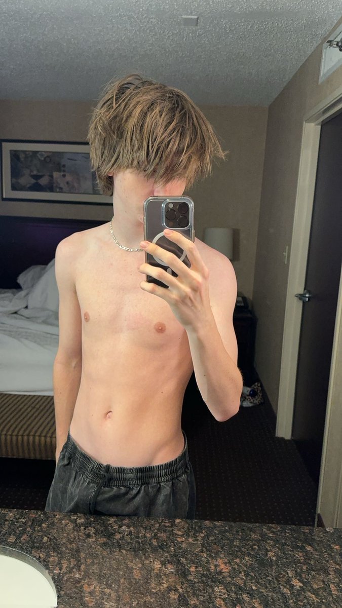 cutieconnorv's tweet photo. getting a bit horny https://t.co/khBhtYrm4p