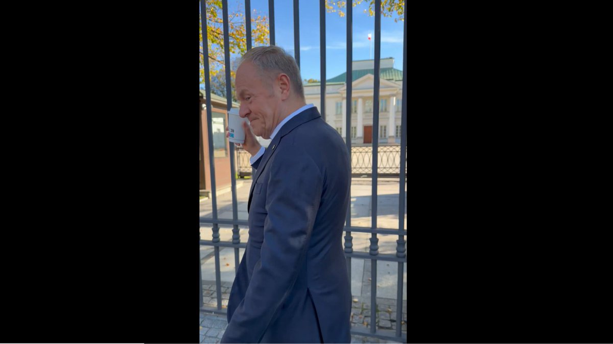 StZerko's tweet photo. Po raz pierwszy na czele rządu polskiego stoi zwykły hejter, popisujący się pomysłami rodem ze szkolnego kabaretu. https://t.co/PlplhXo6Zz