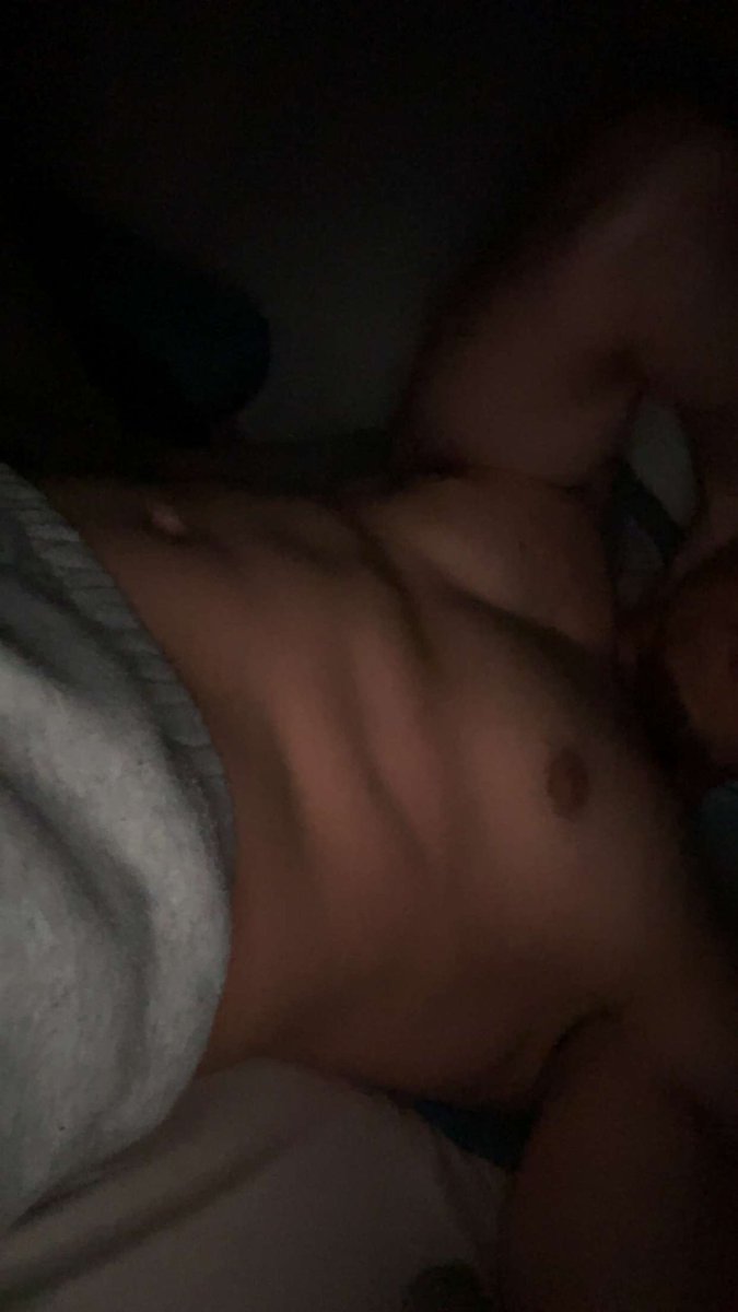 evan12influ's tweet photo. quelle pute veux  me lécher putain j’ai faim https://t.co/2CpsMmqoez