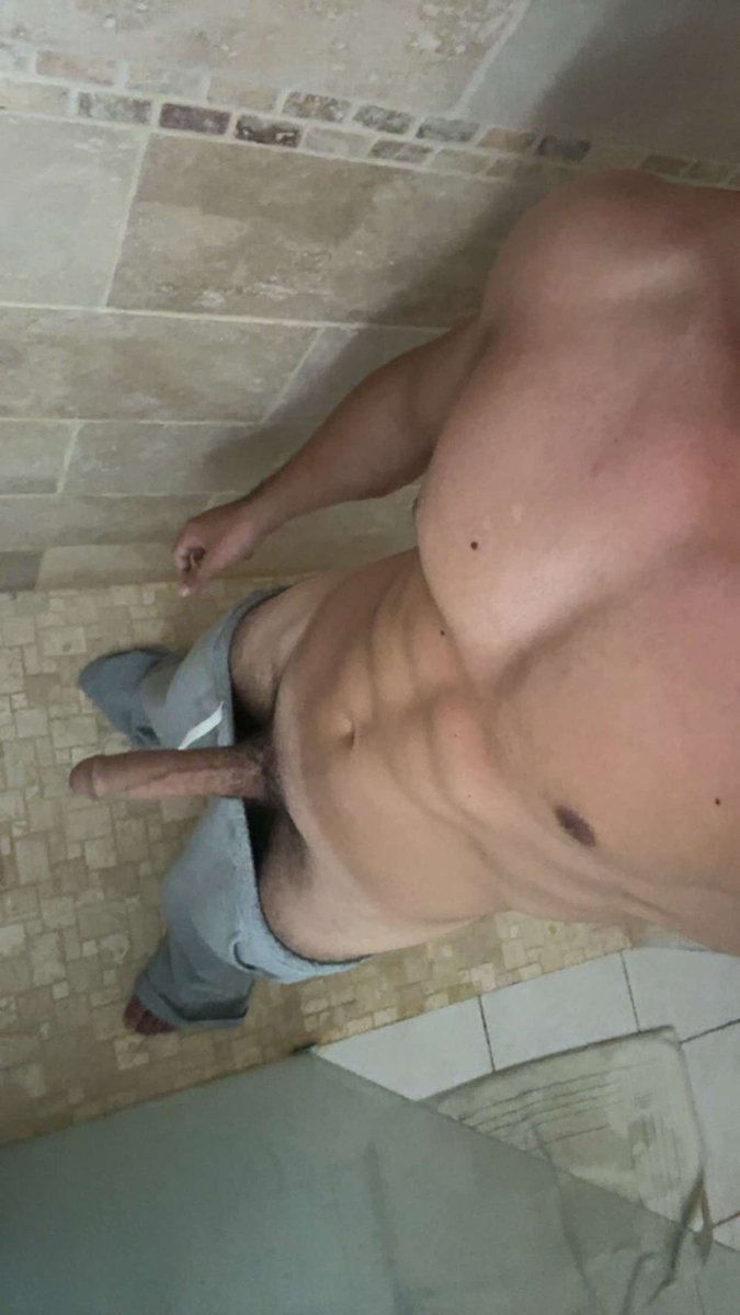 evan12influ's tweet photo. J’ai sorti ma bite pour vous bande de pute https://t.co/snybcrvVYN