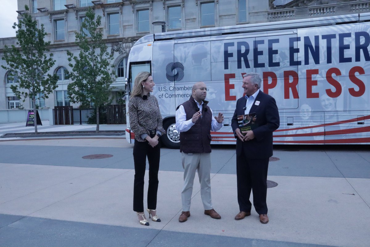 USChamber's tweet photo. Today in Detroit, MI, we released the latest Empowering Small Business report with the @DetroitChamber during our #FreeEnterpriseExpress Opportunity Tour.

The takeaway: AI is helping small businesses grow, compete, and strengthen their workforce. 

Read more: https://t.co/aIAfxs87yt