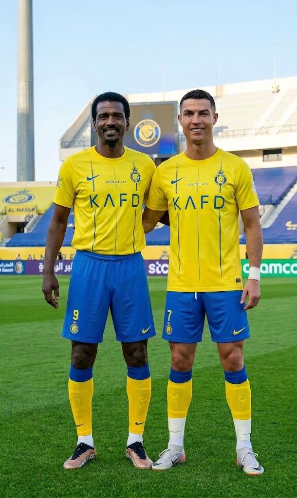 Ob_majed's tweet photo. #النصر 
 #النصر_سيّد_الانديه_وكبيرها 
   #العالمي       
       عندما تلتقي قمّة الماضي
            @M_Abdullah_9                
             بعظمة الحاضر
              @Cristiano 
يقف التاريخ احتراماً في حضرة                                                        العالمي 👑💛💙 https://t.co/YHf7wXjDtV