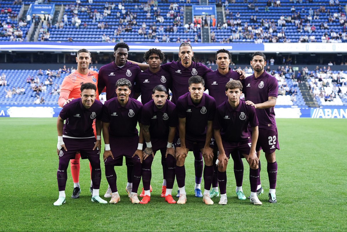 jjoaosouza06's tweet photo. Muito feliz por esse primeiro momento com a camisa do @FCPorto 💙 Bom teste durante a pausa, agora seguimos para os nossos objetivos da época! 🙏🏾 https://t.co/aHLAM99sAG