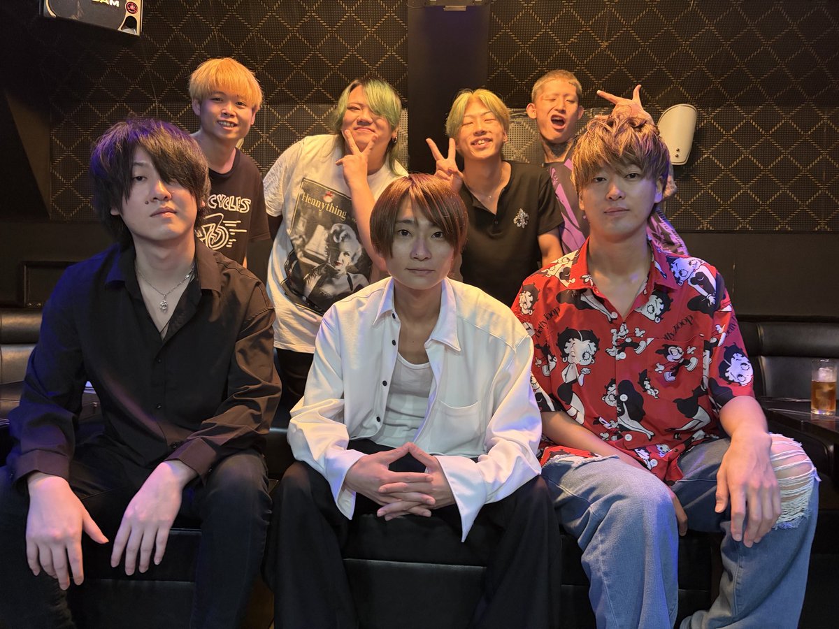 ba_rskill's tweet photo. 本日も絶賛営業中ですのでお待ちしてます！

従業員大募集中！！
未経験・友達同士も大歓迎
稼ぎたい人、環境を変えたい人、歌舞伎町で働いてみたい人はお気軽にDMください

#新宿 #歌舞伎町 #BAR #キャバ ＃体験入店日払い町 #バイト #求人 #ボーイズバー #ホスト #コンカフェ #初回 https://t.co/ENWeVhexLO