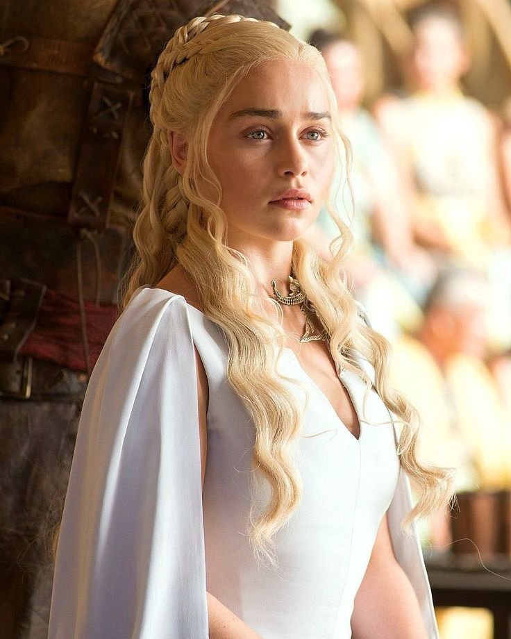 ChaosCrave_'s tweet photo. George R.R. Martin on Emilia Clarke wanting a different ending for Daenerys Targaryen in GAME OF THRONES:

“To accomplish great things takes time. You’ll have to wait and see.”

Via @FlashCrave https://t.co/4LLe3IoOxT