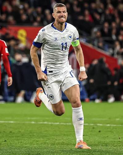 DzekoDynasty's tweet photo. The reason I started watching football 

He gave everything to this nation for over 20 years 

Unbelievable player but an even better person

And nobody will ever be greater

Hvala ti Edine 🇧🇦❤️ https://t.co/UZUE5I8zwl